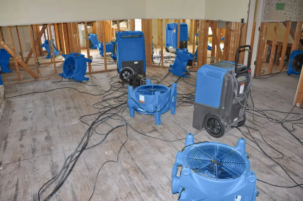 Water damage restoration crew working in Darien, CT